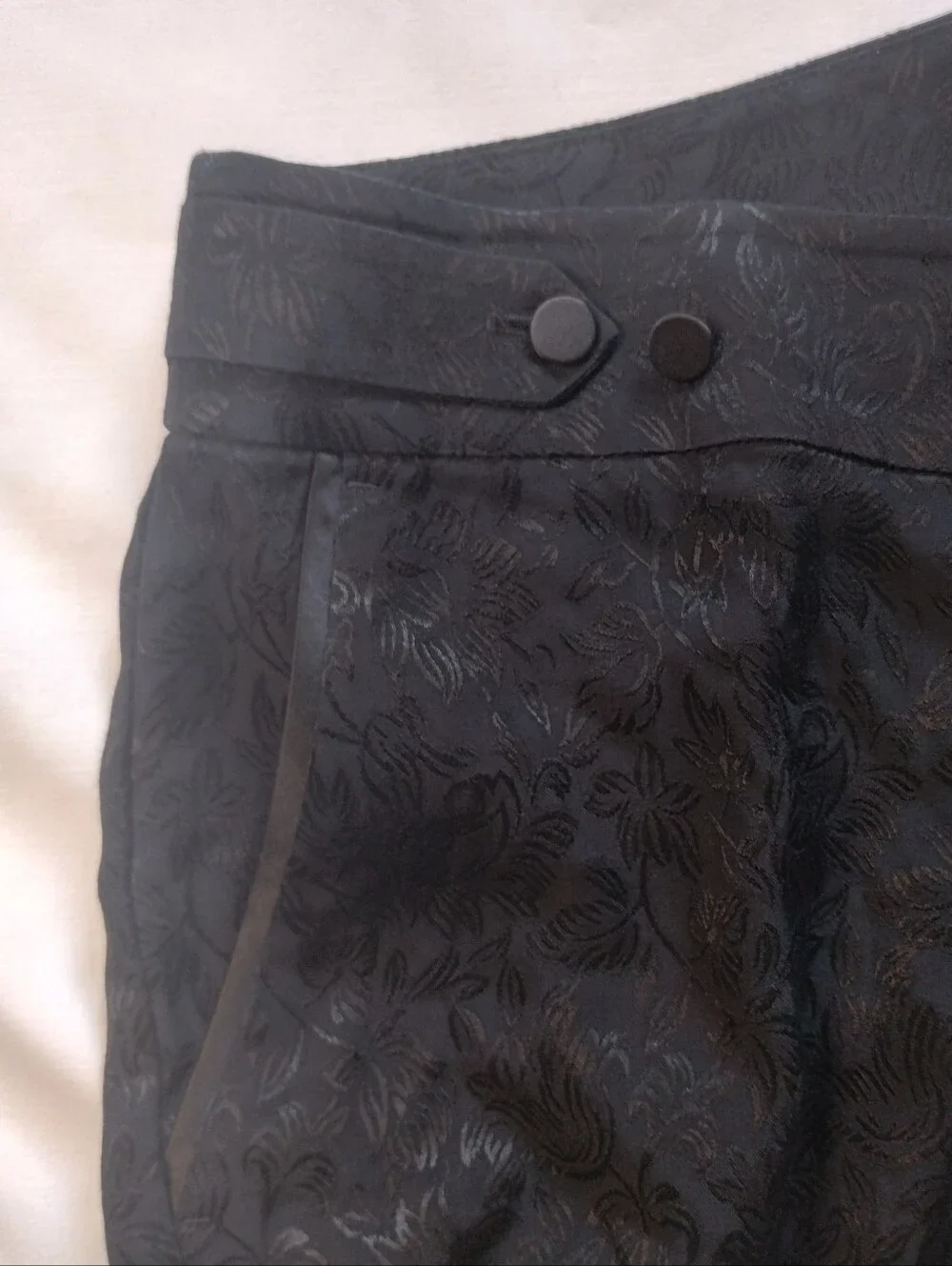 LOFT Black Textured Cropped Pants - Picture 8 of 11